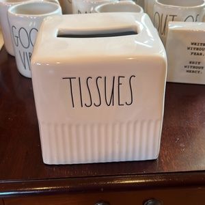 Rae Dunn tissue holder